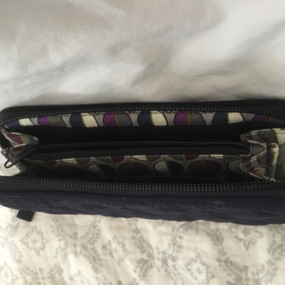 Vera Bradley Navy Blue Classic Zip Around Microfiber Accordion Wallet - Picture 2 of 2